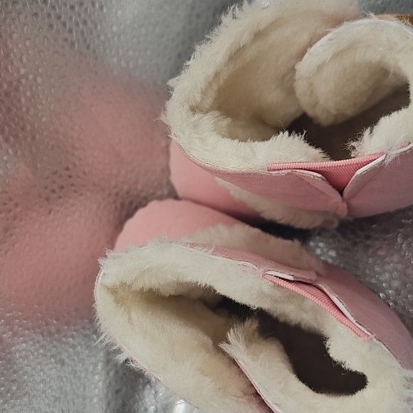 H Pink Suede Moccasin With White Faux Fur Boots Sz 2 - Picture 10 of 10